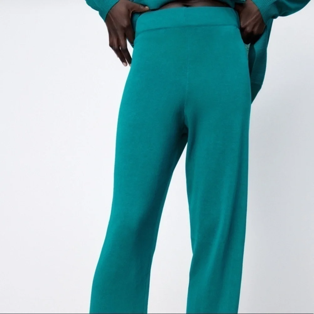 NEW Zara Straight Leg Linen Blend Knit Pants in Size Small‎